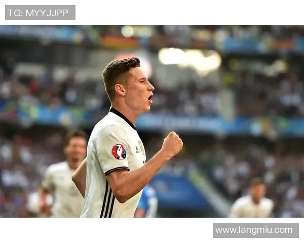 小德心中的足球偶像是谁他对明星球员的热爱与追随之路