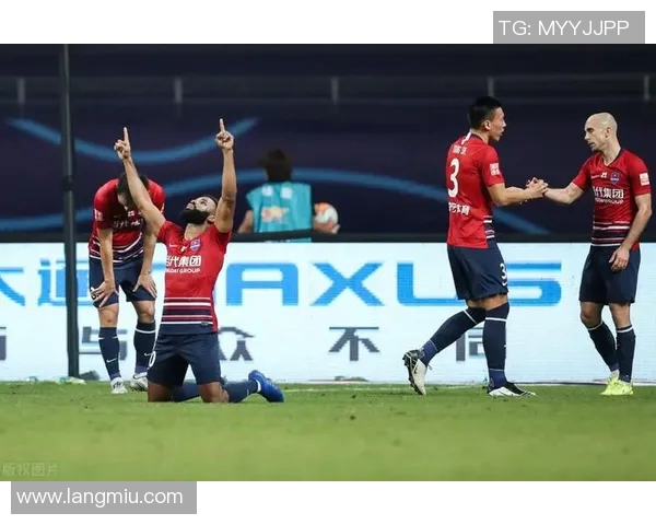 成都足球队以62分稳居冠军赛积分榜首位,争夺荣誉在望